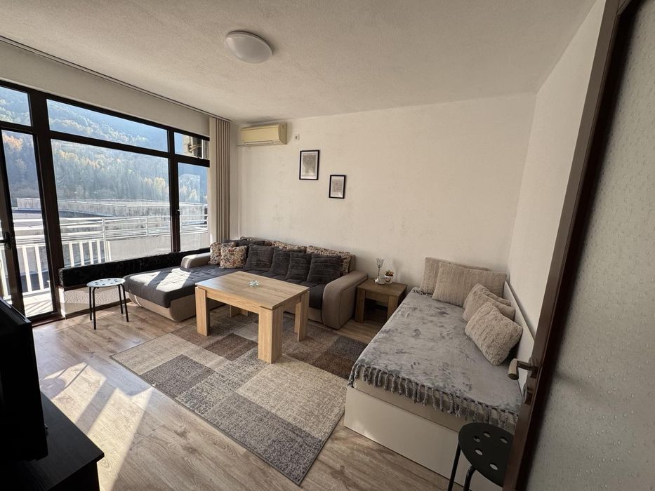 Дава се под наем Тристаен апартамент в Смолян, Стар център - 46 кв.м за 51 € - Снимка #2