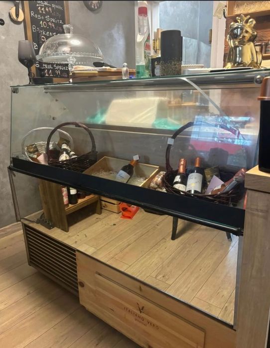 Хладилна хоризонтална витрина