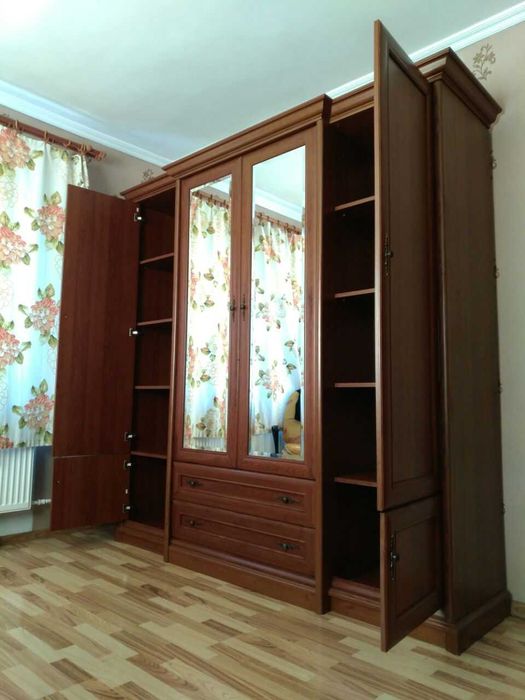 Шкаф шифоньер вместительный