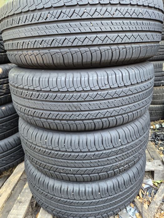 4бр. 235 65 17 Michelin всесезонни.