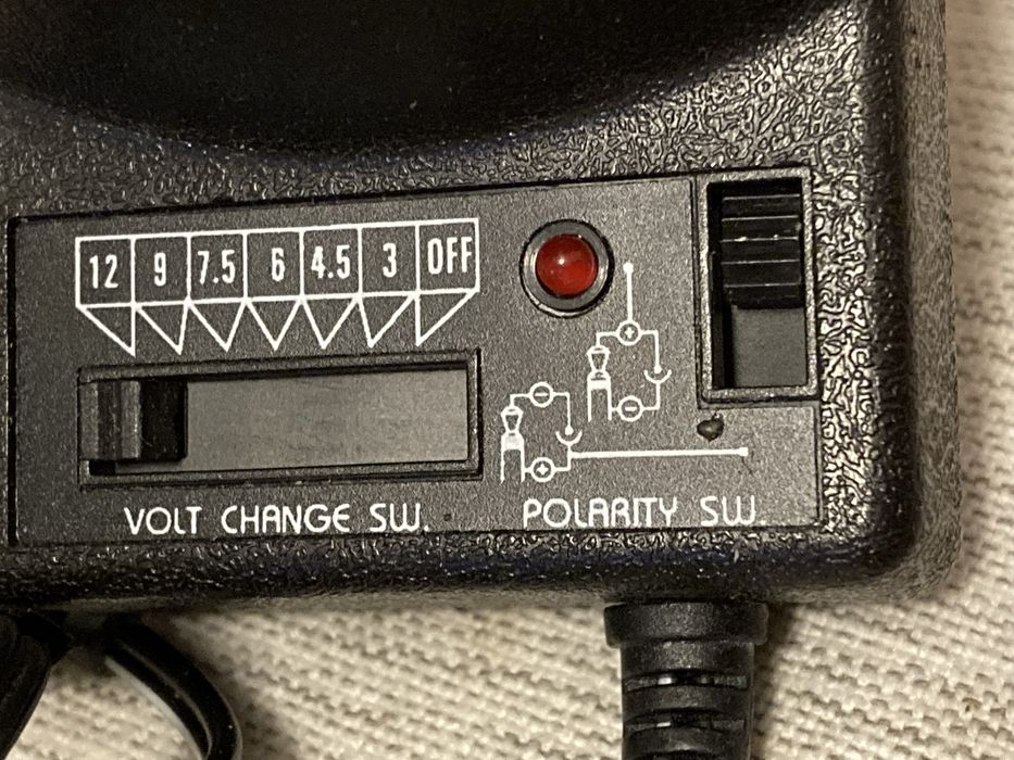 Adaptor putere reglabila . Transformator mai multe puteri . Incarcator temsiune variabila