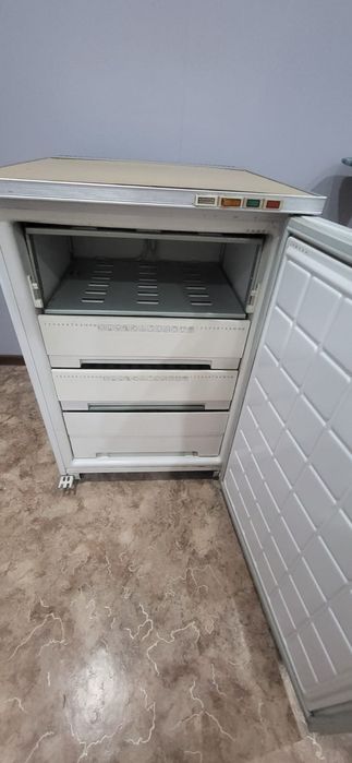Продам морозильник