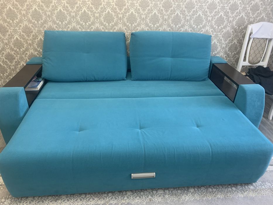 Диван сатылады жаксы  нови