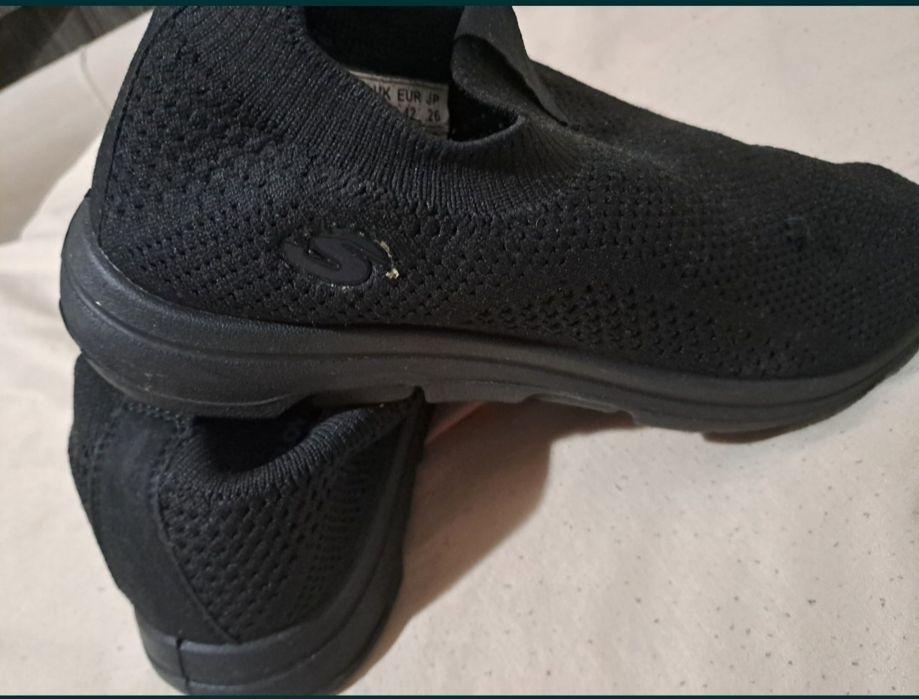 Продам новые кросовки  Skechers