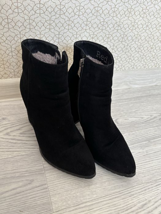 Черные ботильоны из замша