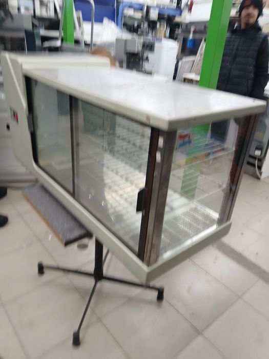 Хладилна витрина