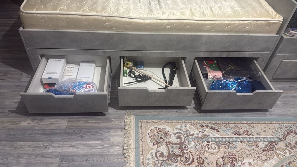 Продам 2 кровати с встроенным шкафчиками