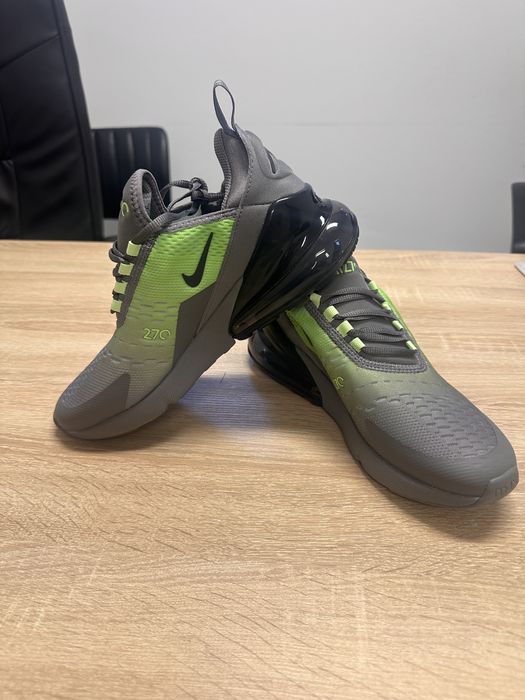 Vand adidasi Nike