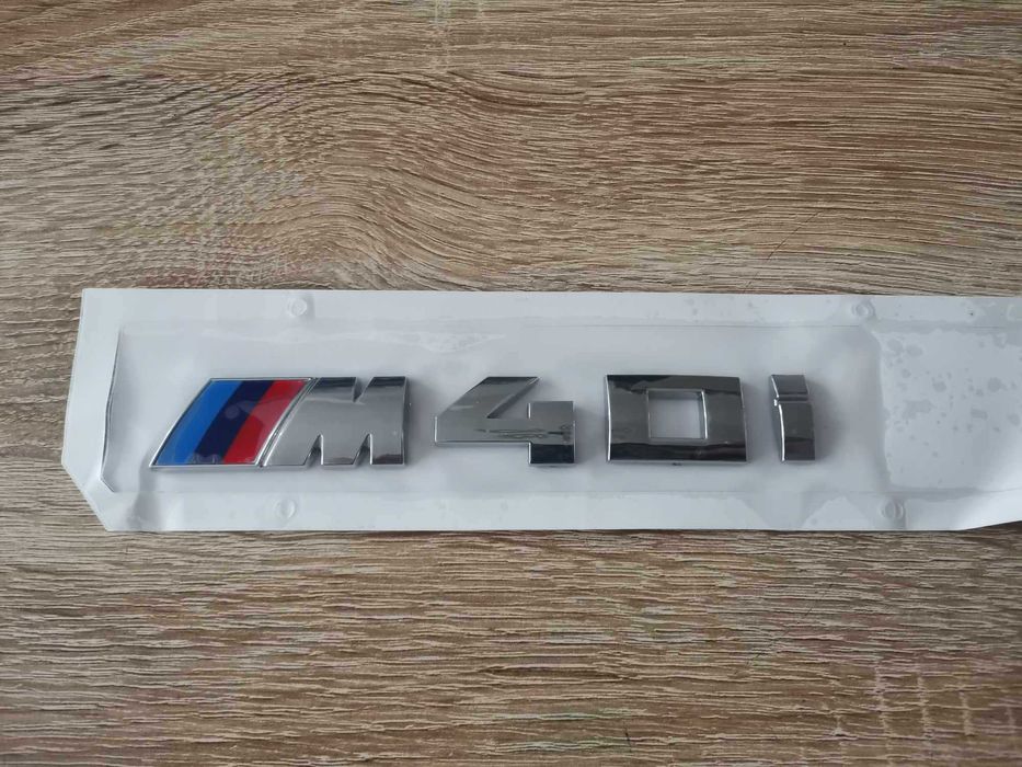 сребриста емблема BMW M40i малък размер