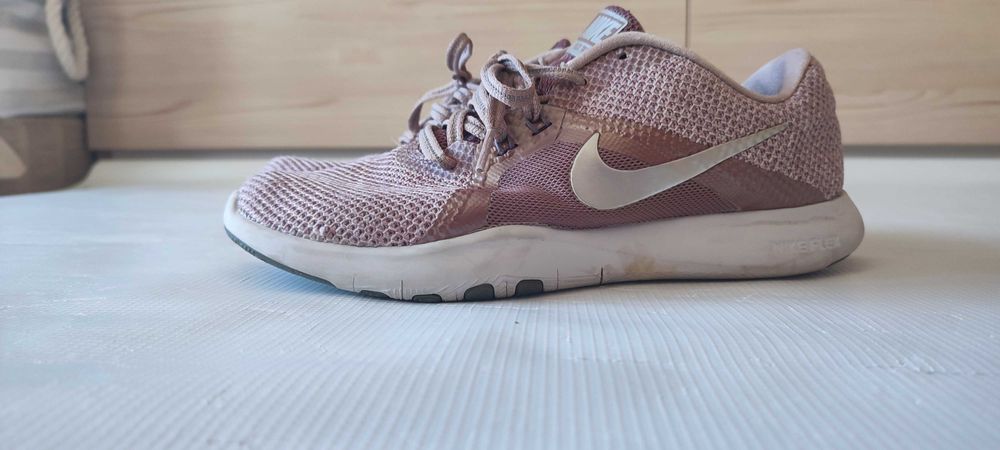 Дамски маратонки Nike 38 номер