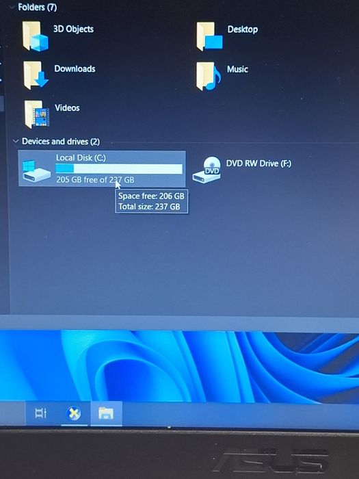 Laptop cu video dedicat i5 gen7 12g ram , gta 5 instalat