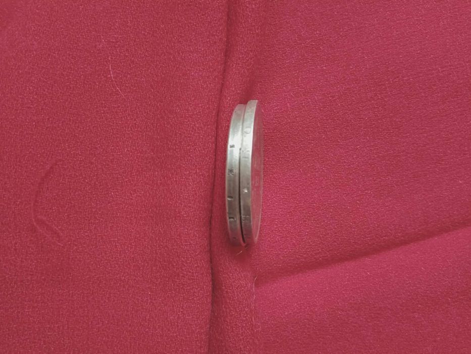 Продавам две петолевки- неистински