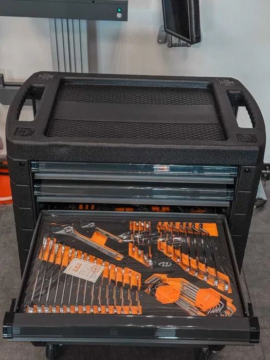 Тележка с инструментами 372 предмета