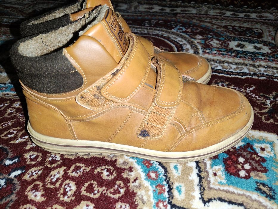 Продам детскую обувь.