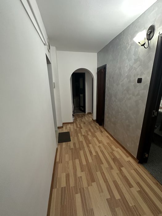 Inchiriez apartament 2 camere ,strada 9 Mai,54m