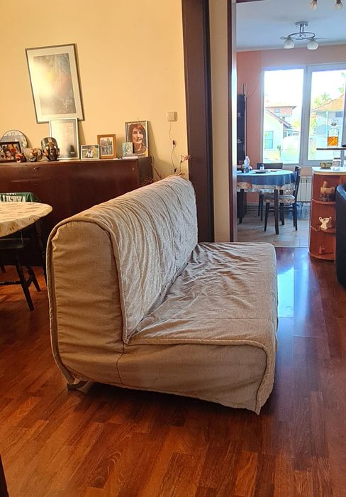 Разгъваем диван бежово