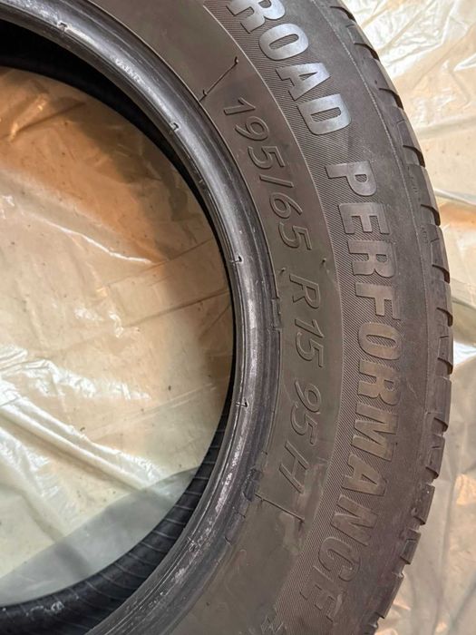 2xPirelli P Zero 225/40 R19 DOT3419, 2xRX Motion RoadX 255/35 R19 DOT4124, 4xKormoran Road Performance 195/65 R15 DOT2623