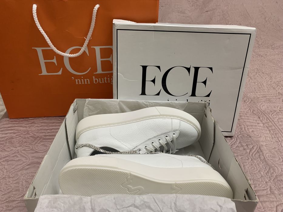 Белые кожанные кроссовки