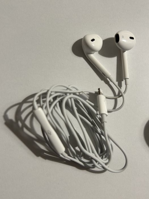 Casti originale Apple Iphone cu fir A1748