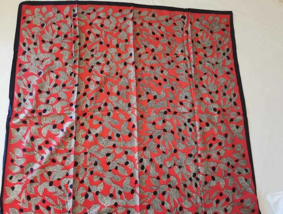 Esarfa noua cu eticheta