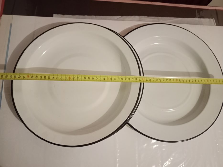 Продам  эмалированые подносы,кружки