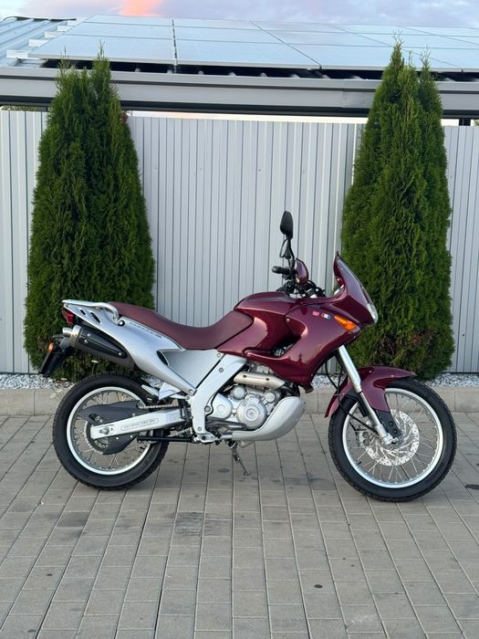 Motocicleta Aprilia pegasso 650