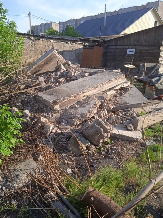 Отдам за шоколадку плиты стеновые