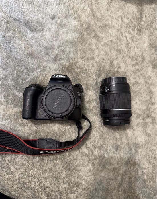 Камера Canon 250D + Объектив EF-S 18-55 Kit