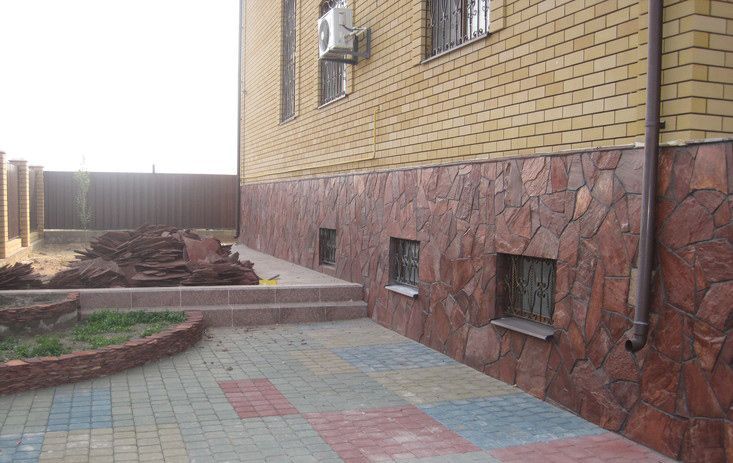 Плитняк для отделки стен фундамента