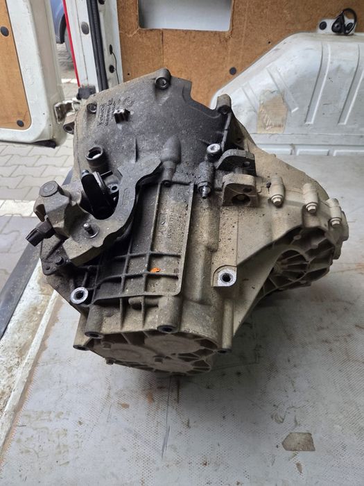 Vând cutie de viteze pentru  Ford Transit 2.2 in 6 trepte