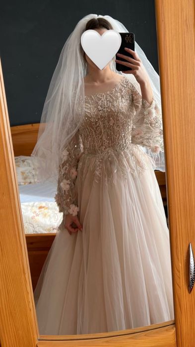Vand rochie de mireasă marimea S /M  intr o stare execelenta.(mai multe detali in privat)