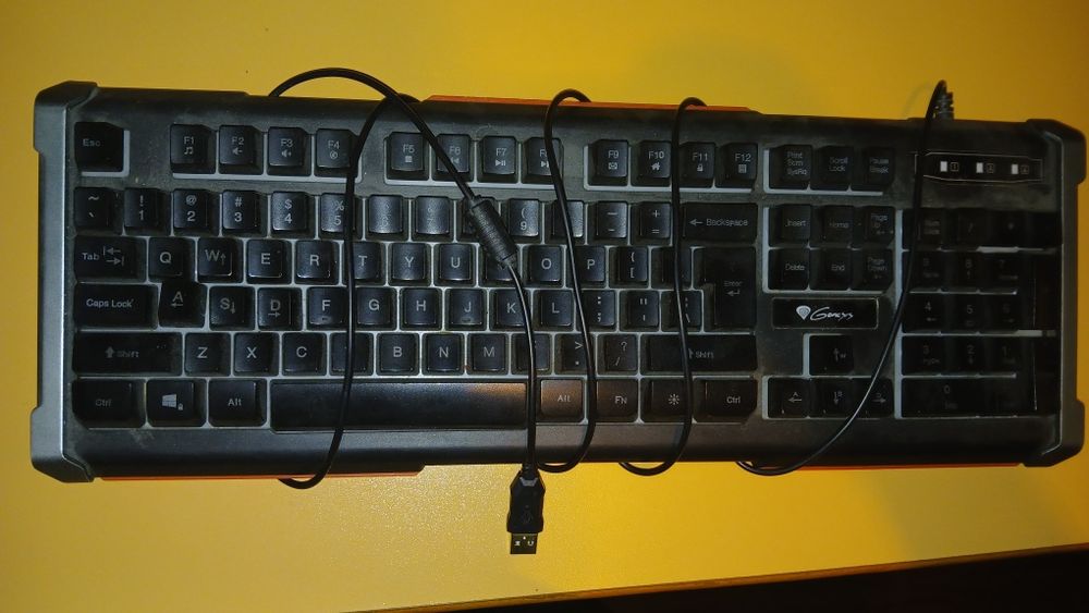 Tastatura de gaming genesis rhod 400 RGB