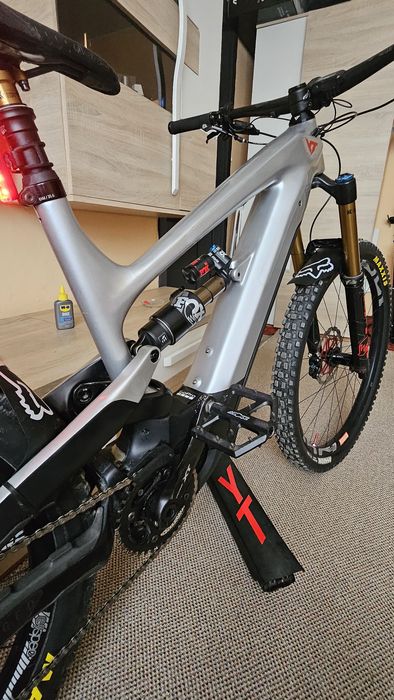Bicicleta electrica YT Decoy full carbon