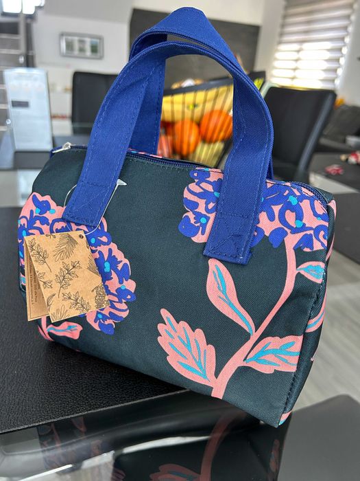 Geanta/trusa/portfard Yves Rocher, albastru cu flori, NOUA