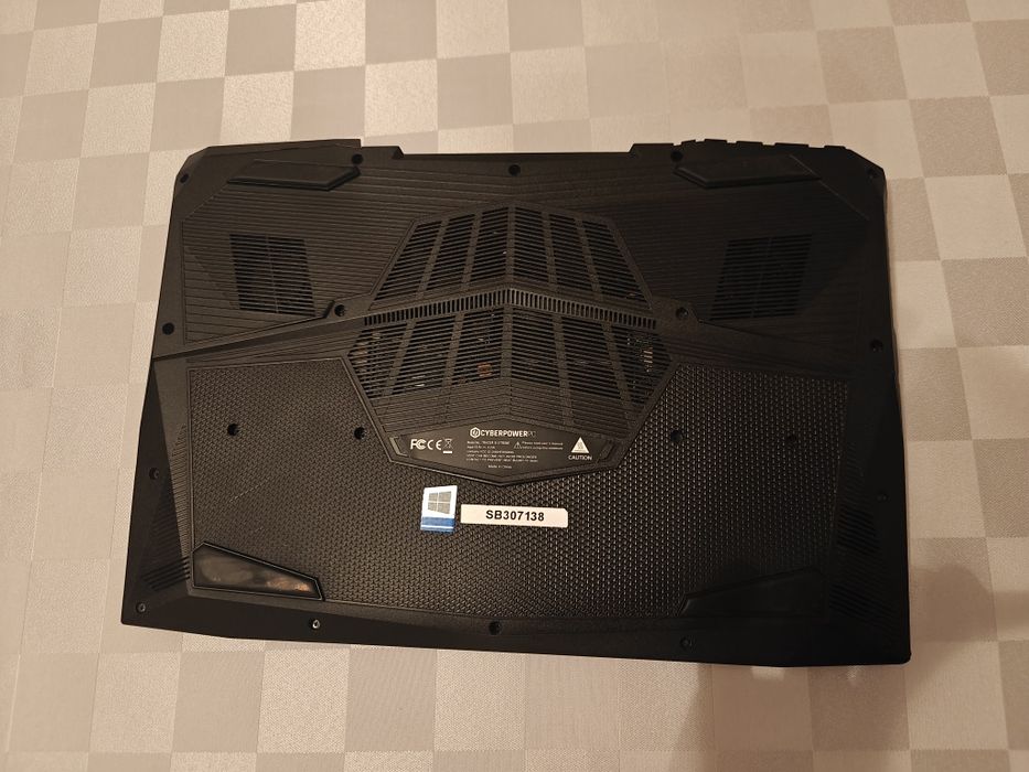 Геймърски лаптоп Cyberpower Tracer III Extreme – i9 / GTX 1060 / 16GB