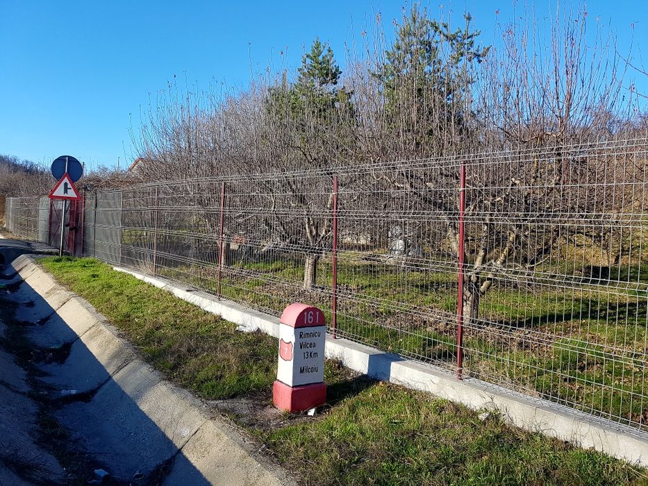 Teren intravilan 1492mp cu deschidere 47m la DN7 la 13 km de Rm.Valcea