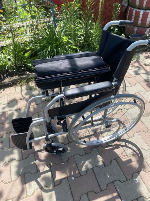 Vand scaun cu rotile persoane cu dizabilitati