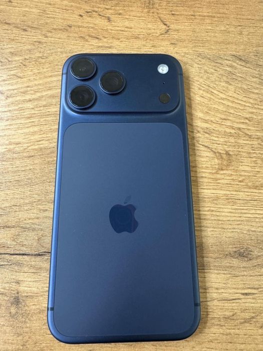 Продам Айфон 17 про макс