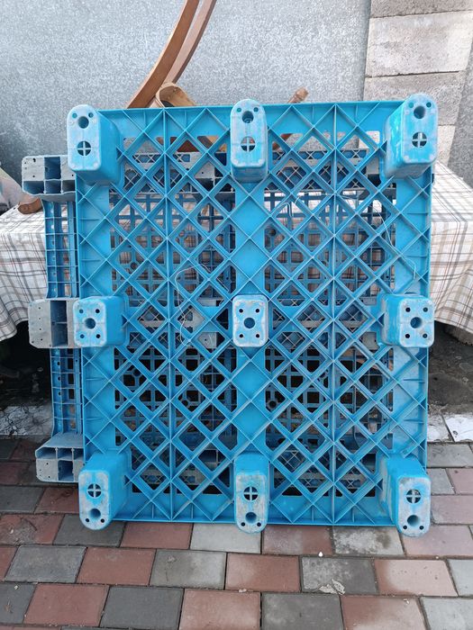 Пластиковый подон  2 штуки