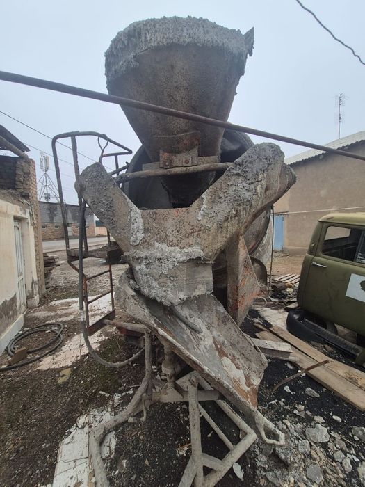 Миксер 7 куб т40 матор.