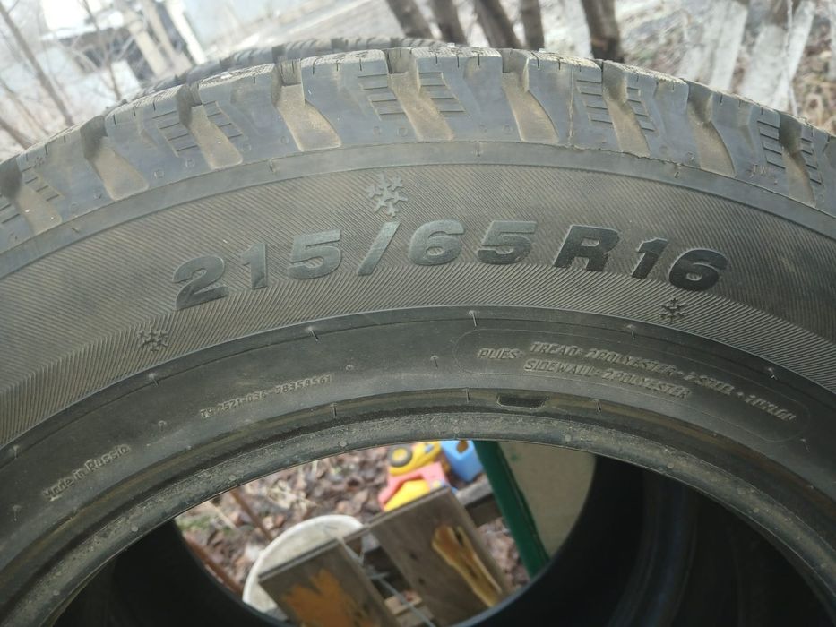 Продам шины шипованные