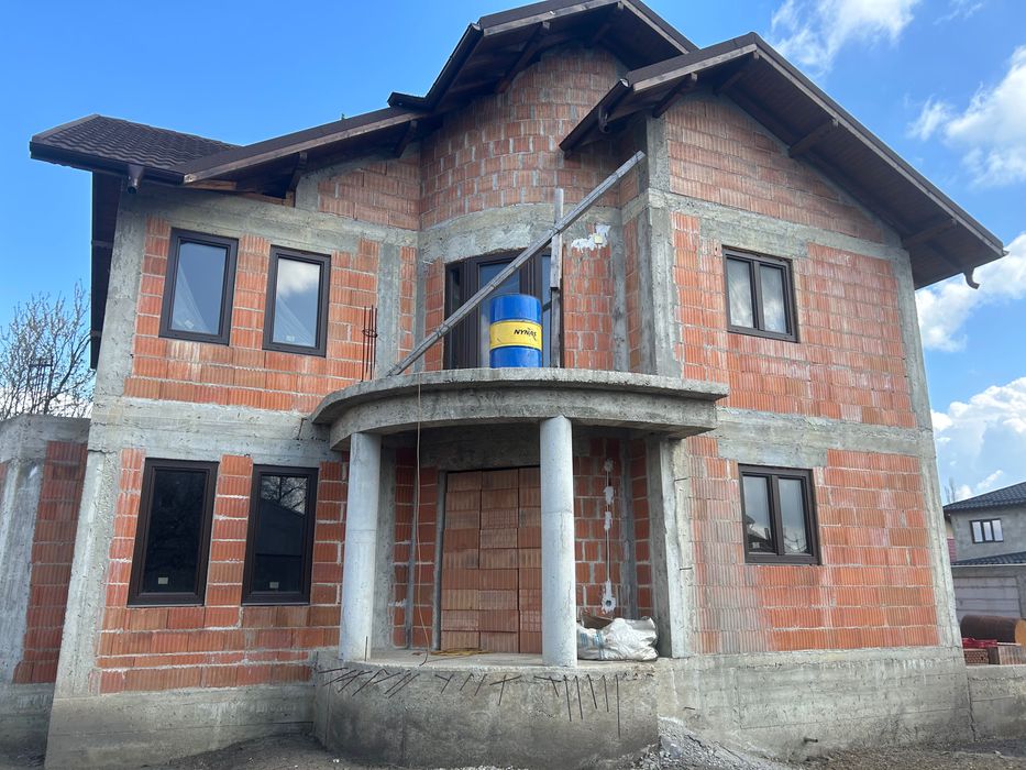 Vilă  de vânzare la roșu