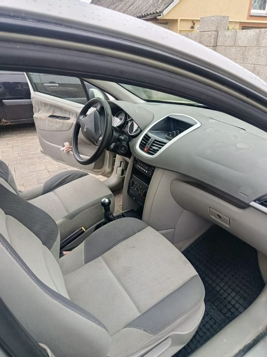Vând Peugeot 207