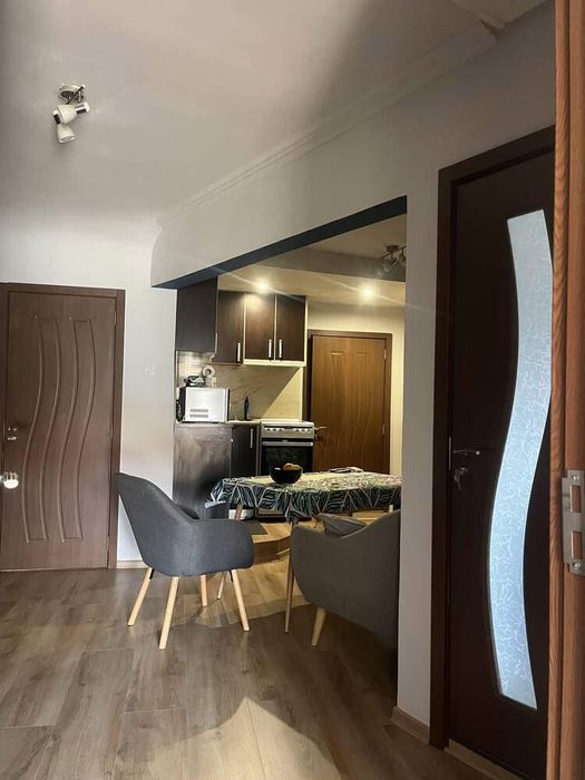 Продава се Четиристаен апартамент в Бургас, Център - 76 кв.м за 1778 €/кв.м - Снимка #2