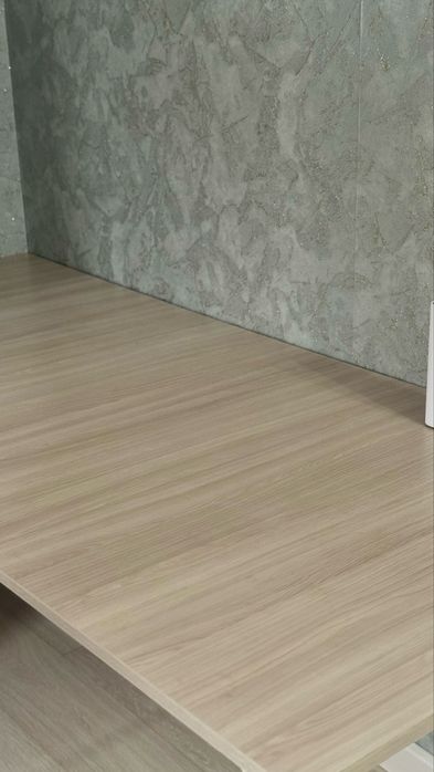 Продается стол. Прочный