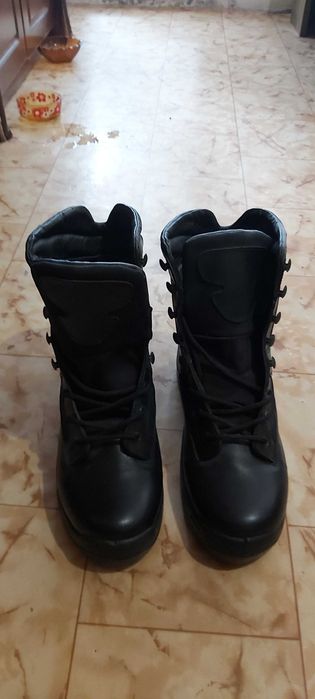 Продавам мъжки черни кубинки естествена кожа нови номер 45