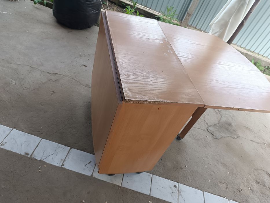 Продам стол книжка