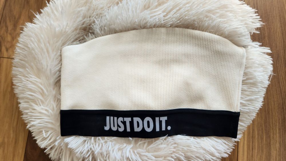 Дамско спортно бюстие Nike размер  S