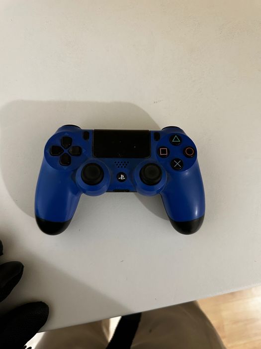 PS4 1 TB 2 джойстика