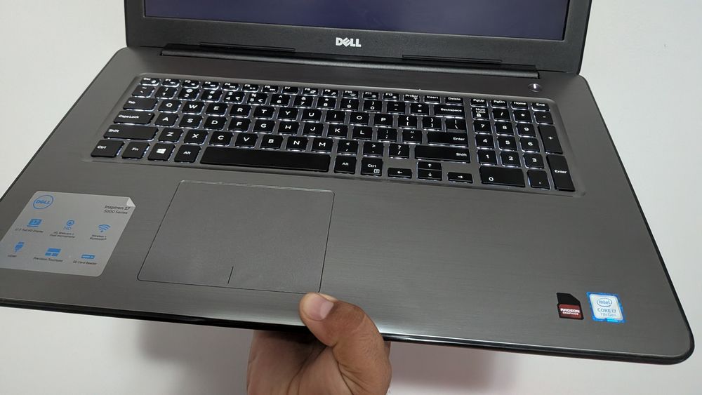 Dell inspiron 17 inch i7generatia 7 video 4gb